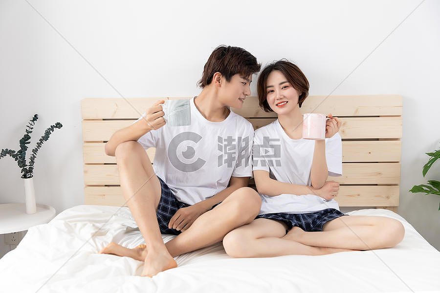 甜蜜情侣居家生活摄影图6569*4379图片素材免费下载-编号947458-潮点视频
