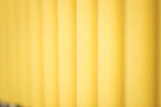 排练整齐的黄色管子图片素材免费下载