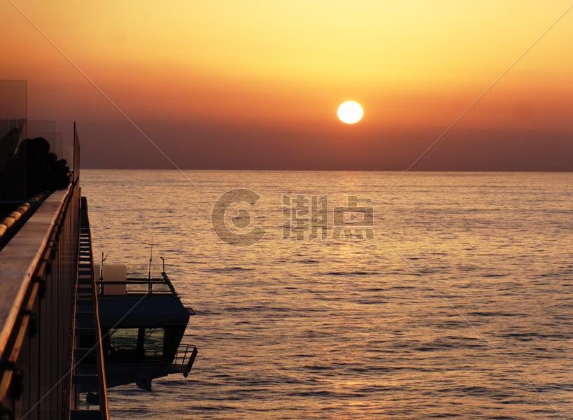 邮轮游太平洋黄昏日落景象图片素材免费下载