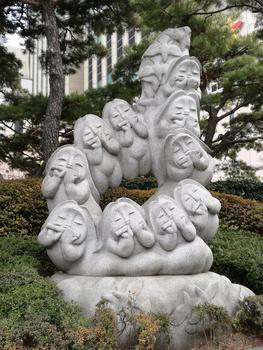 韩国釜山街头石雕图片素材免费下载