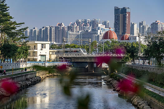 深圳解放路的河上高铁图片素材免费下载