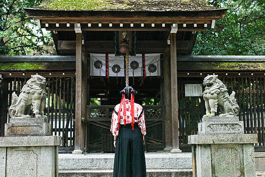 京都御苑的少女图片素材免费下载