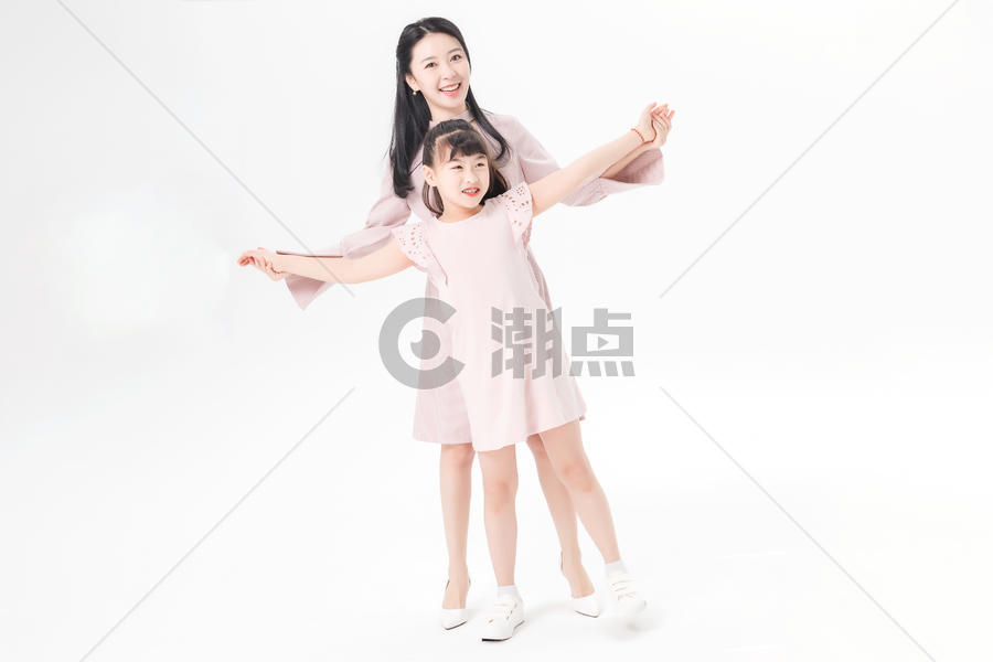 跳舞玩乐的母女图片素材免费下载