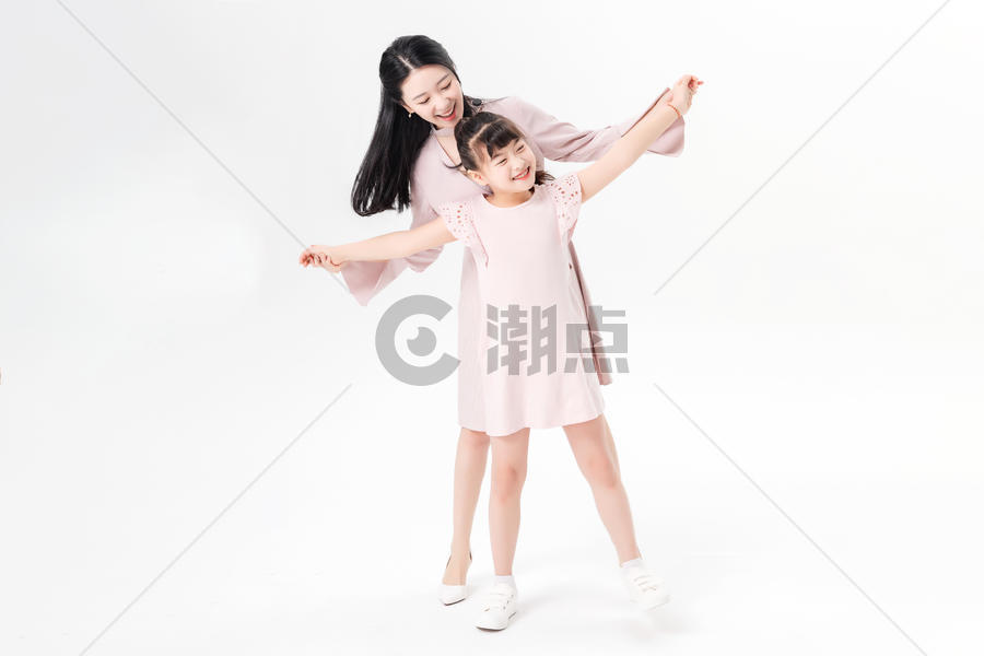 跳舞玩乐的母女图片素材免费下载