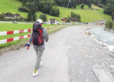 瑞士阿尔卑斯山徒步者图片素材免费下载