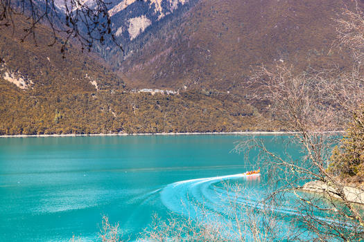 西藏林芝巴松措湖风景图片素材免费下载