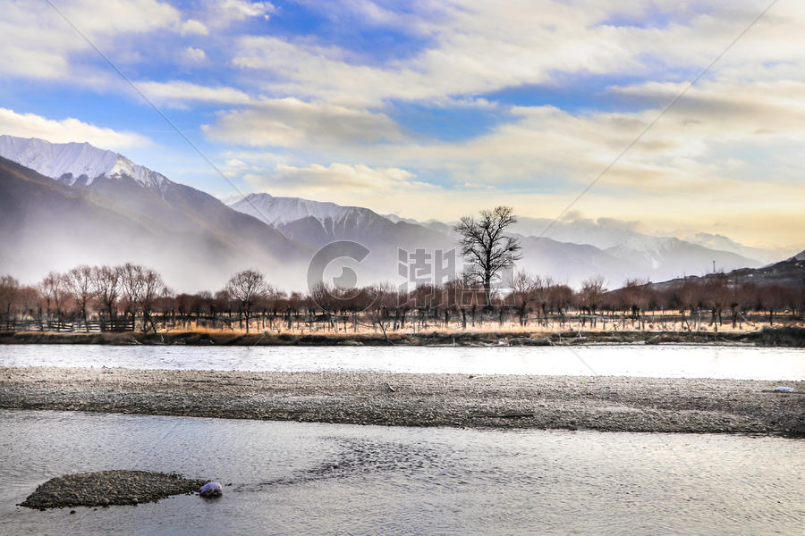 冬天的西藏林芝尼洋河风光图片素材免费下载