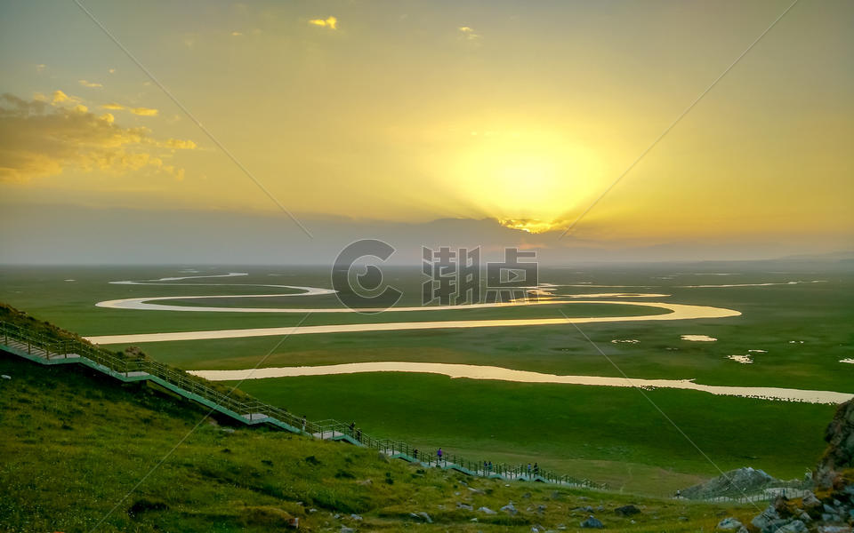 新疆九区十八弯天鹅湖图片素材免费下载
