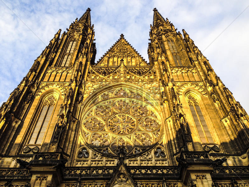 黄昏金色的布拉格城堡圣维塔大教堂图片素材免费下载