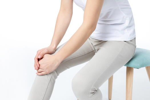 女性膝盖疼图片素材免费下载