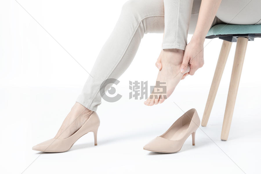 女性穿高跟鞋崴脚摄影图6720*4480图片素材免费下载-编号950368-潮点视频