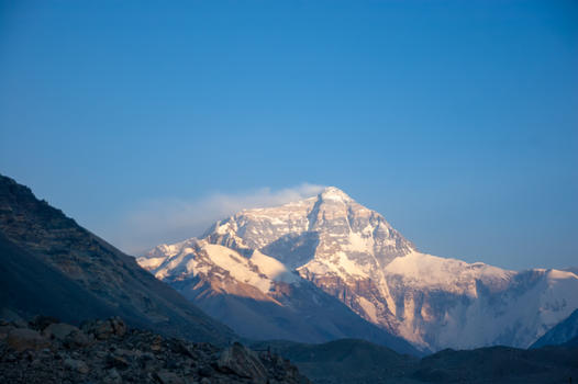 川藏线沿途的雪山风景图片素材免费下载