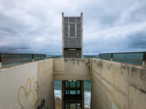 葡萄牙阿尔布费拉海边电梯图片素材免费下载