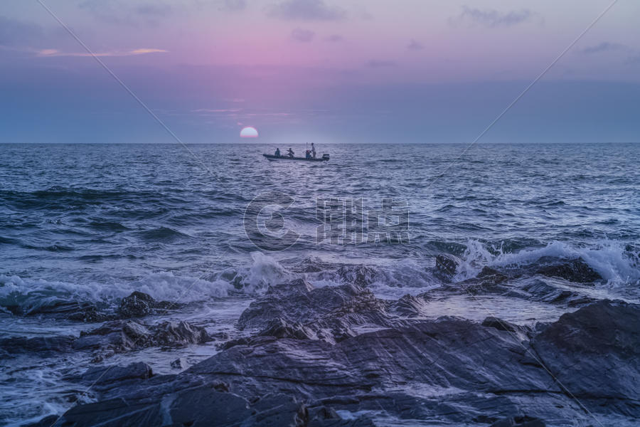 涠洲岛出海渔民图片素材免费下载