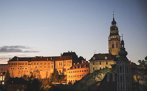 夜色中的克鲁姆洛夫城堡图片素材免费下载