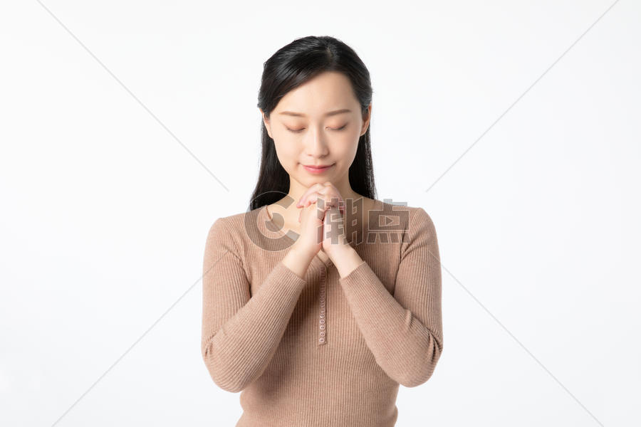女性祈祷许愿图片素材免费下载