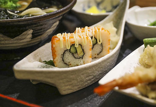 日式鱼子寿司图片素材免费下载