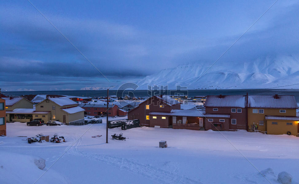 北极城市朗伊尔城城市夜景图片素材免费下载