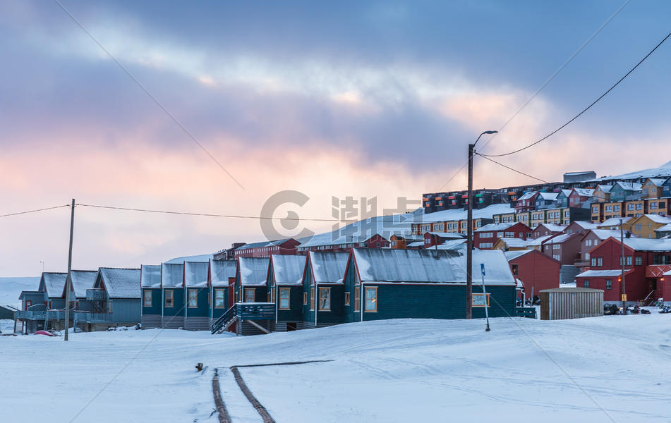 北极城市朗伊尔城冬季城市雪景图片素材免费下载