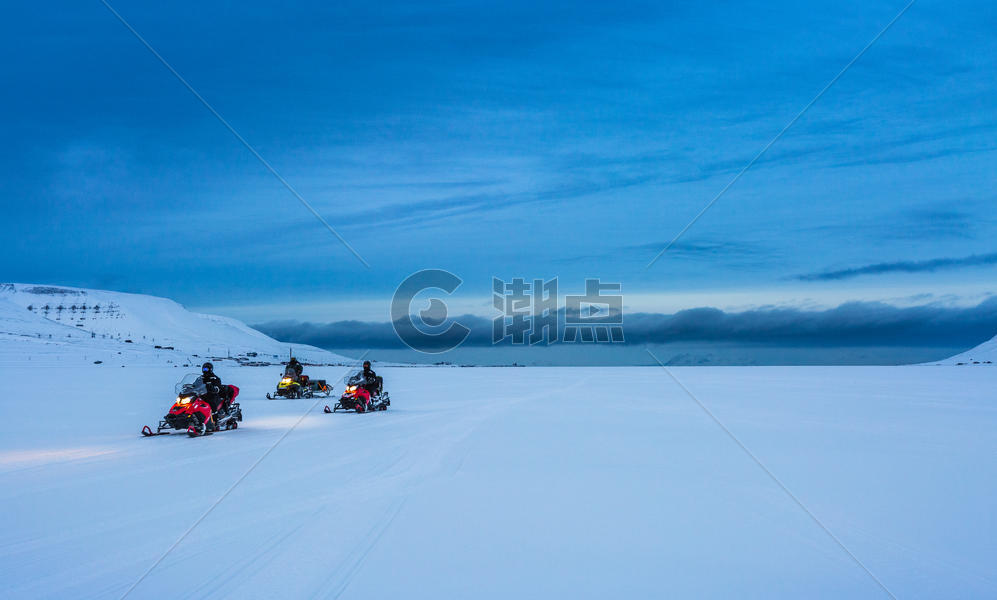 北极户外雪地摩托探险图片素材免费下载