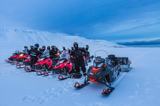北极户外雪地摩托探险图片素材免费下载