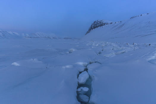 冬季壮观的北极雪山风光图片素材免费下载