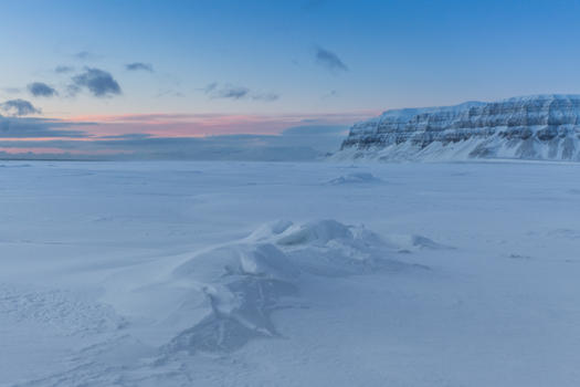 冬季壮观的北极雪山风光图片素材免费下载
