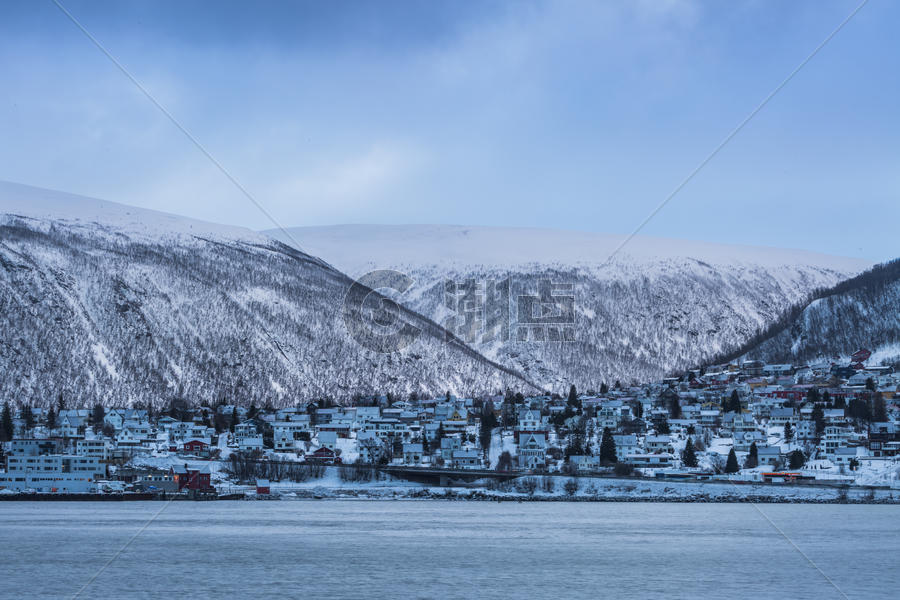 北极之门特罗姆瑟旅游城市风光图片素材免费下载