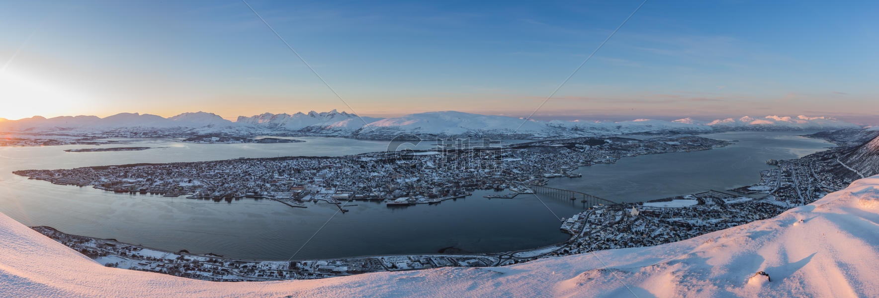 北极圈著名旅游城市挪威特罗姆瑟风光图片素材免费下载