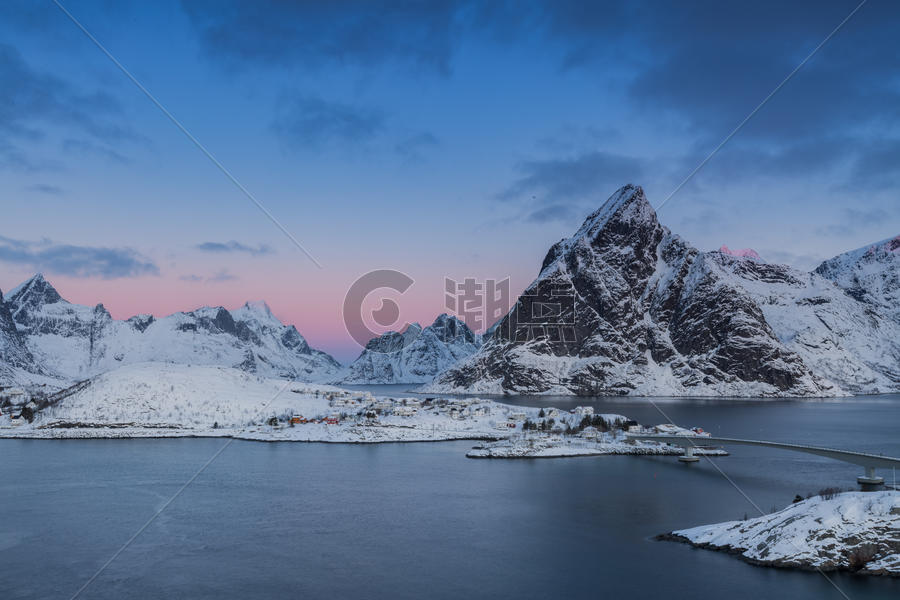 挪威罗弗敦群岛hamony渔村日出风光图片素材免费下载