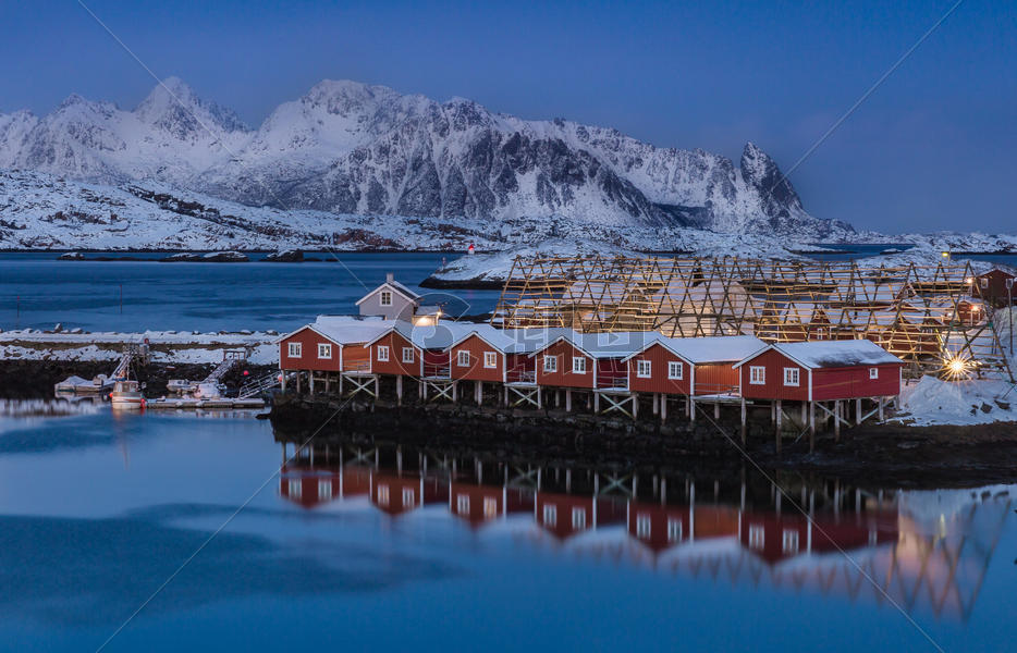 挪威罗弗敦群岛斯沃尔韦尔峡湾夜景风光图片素材免费下载