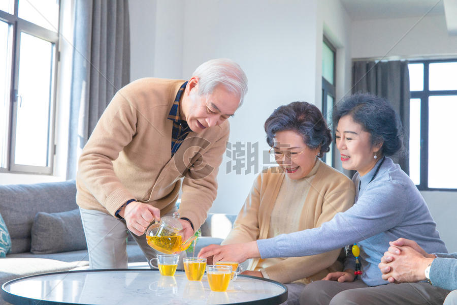 中老年人聚会喝茶图片素材免费下载