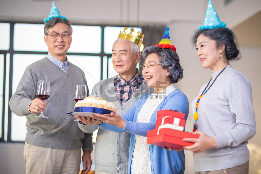 老年人生日派对庆祝图片素材免费下载