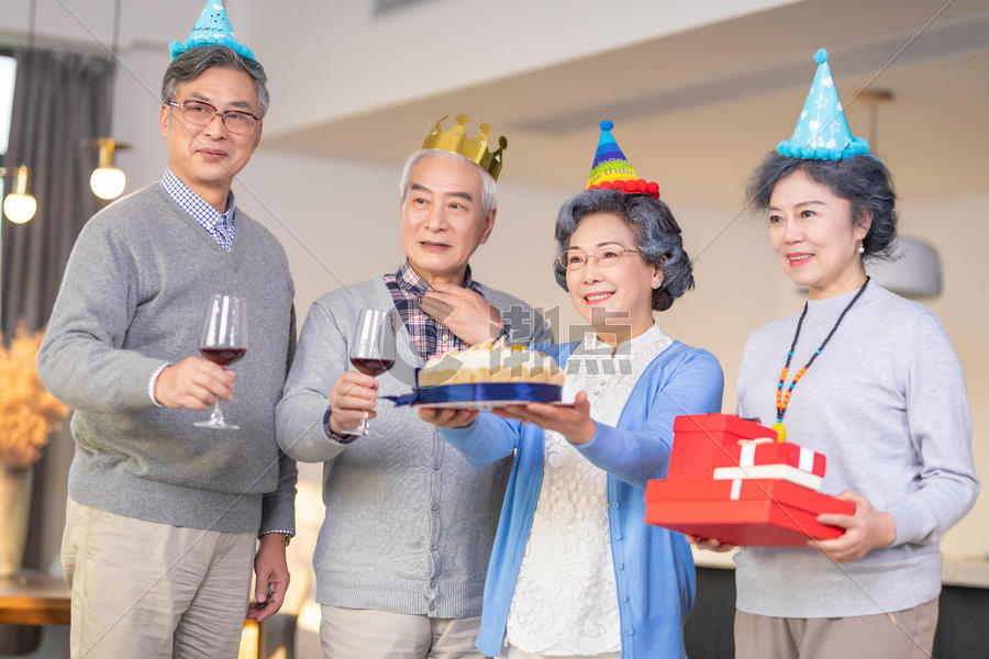 老年人生日派对庆祝图片素材免费下载
