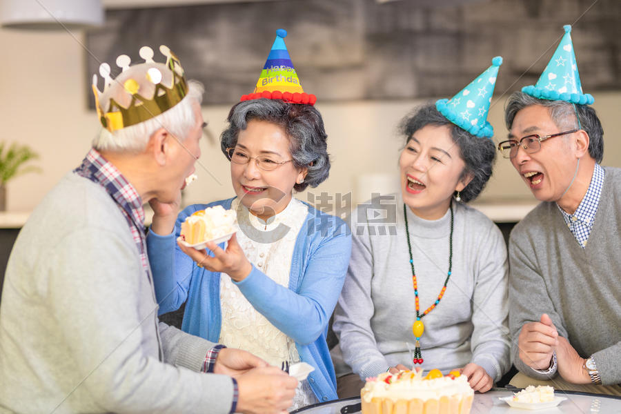 老年生日派对庆祝图片素材免费下载