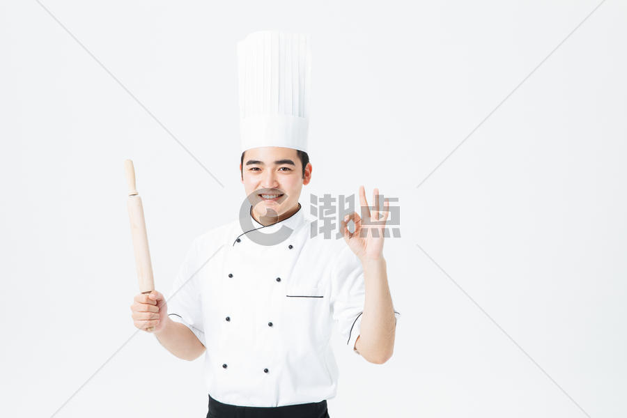 厨师拿着擀面杖图片素材免费下载