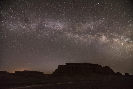 新疆雅丹地貌夜景星空银河图片素材免费下载