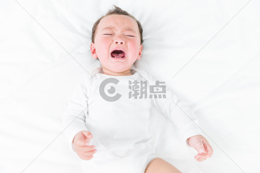 婴儿哭泣图片素材免费下载