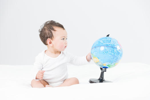 婴儿教育和地球仪图片素材免费下载