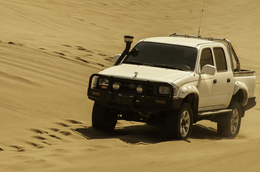 汽车沙漠运动比赛图片素材免费下载