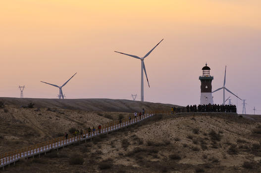 灯塔及风力发电风景图片素材免费下载