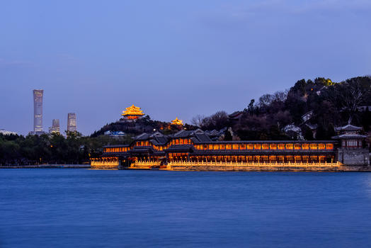 新旧交融的北京夜景图片素材免费下载