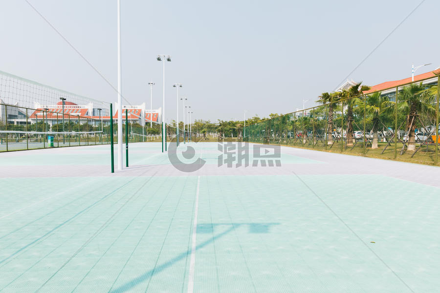 大学校园羽毛球运动场图片素材免费下载