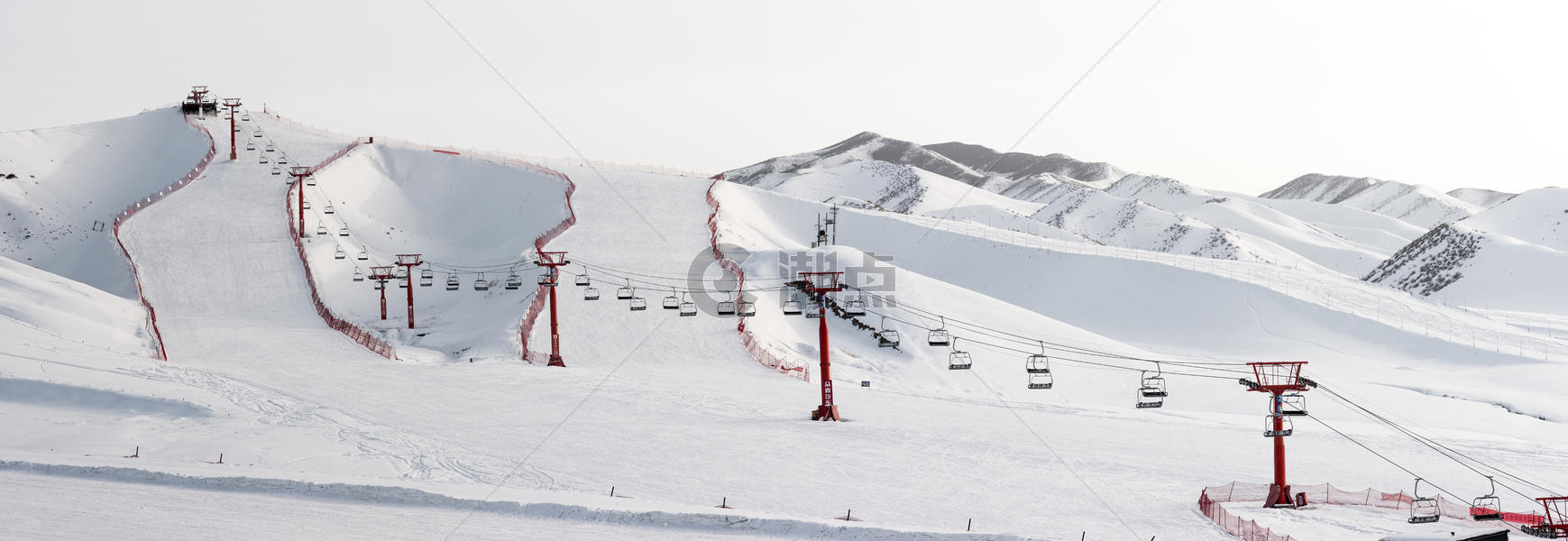 新疆冬季滑雪场模式旅游经济发展特色小镇图片素材免费下载