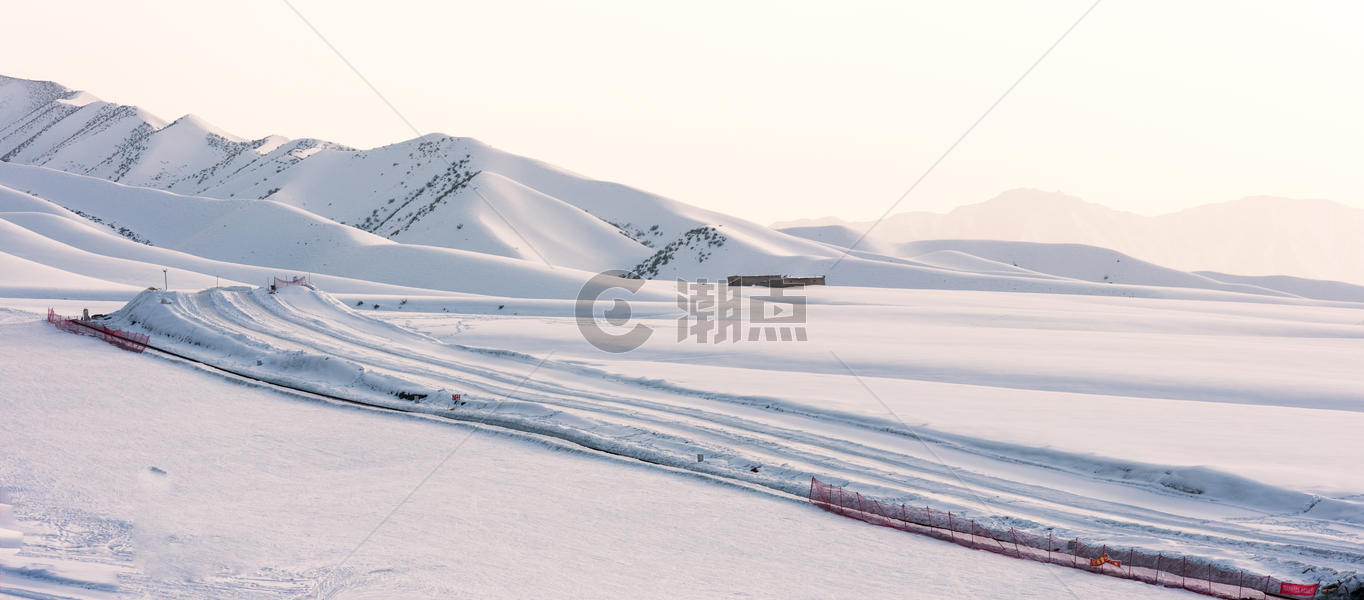 新疆冬季滑雪场模式旅游经济发展特色小镇图片素材免费下载