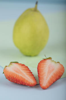 梨子草莓背景图片素材免费下载