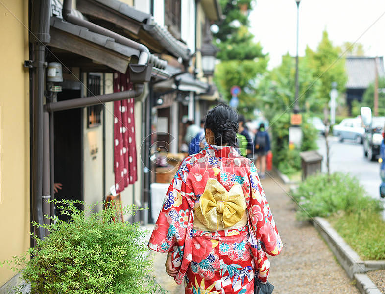 京都大街上和服美女背影图片素材免费下载