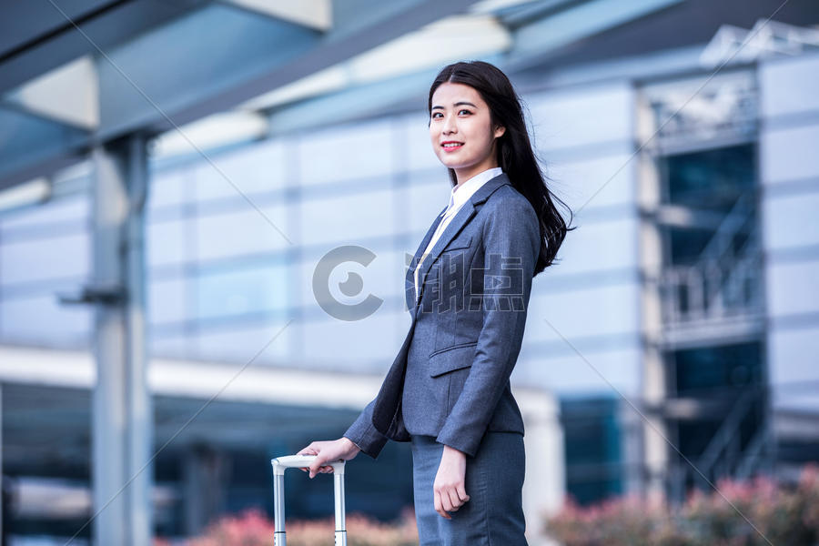 商务女性在机场等候图片素材免费下载