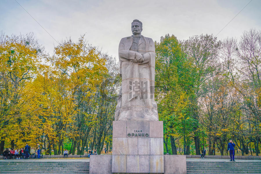 乌克兰利沃夫老城艺术雕塑图片素材免费下载