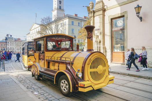 乌克兰利沃夫老城小火车图片素材免费下载